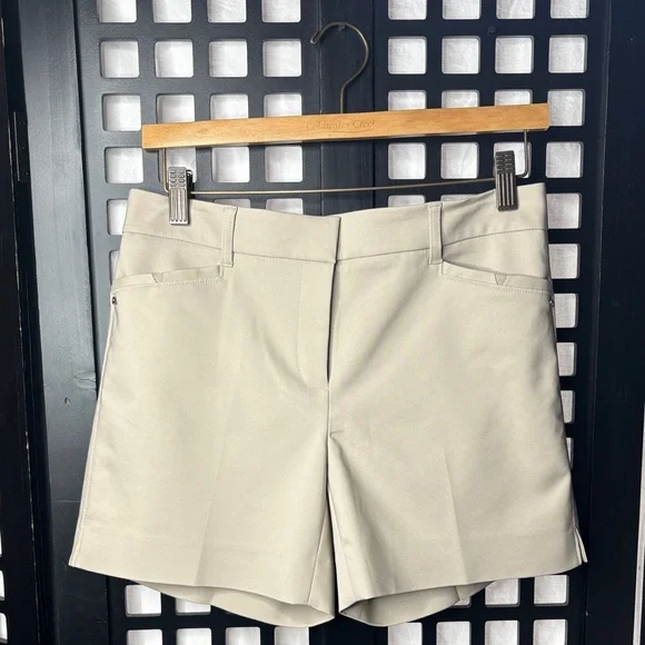 🤍 WHBM Cream Tailored 5" Shorts Size 2 Women's NWT Stretch Zip Button 🤍 - Picture 1 of 15